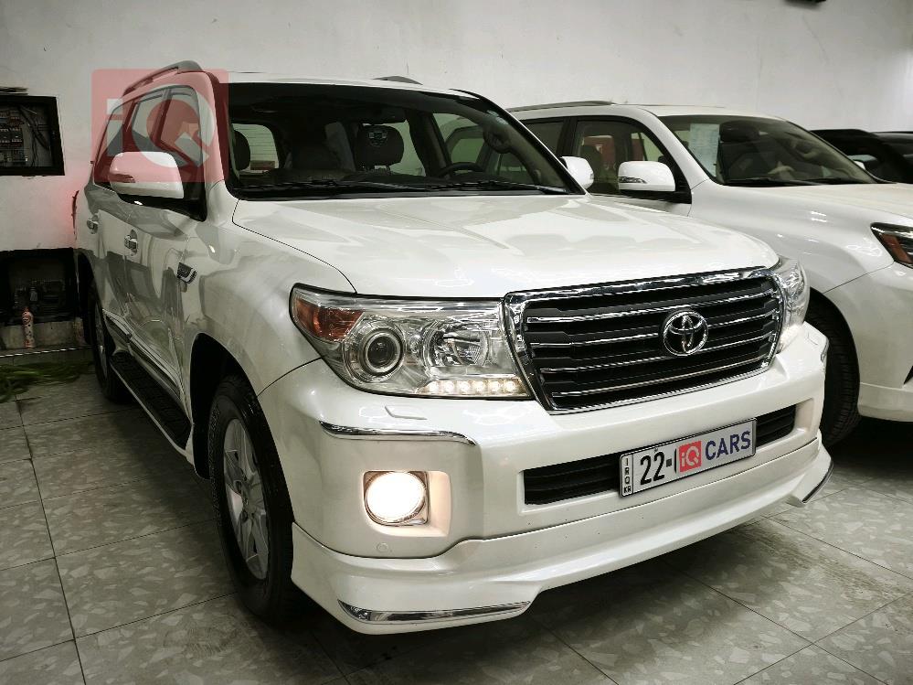 تۆیۆتا لاند کروزەر